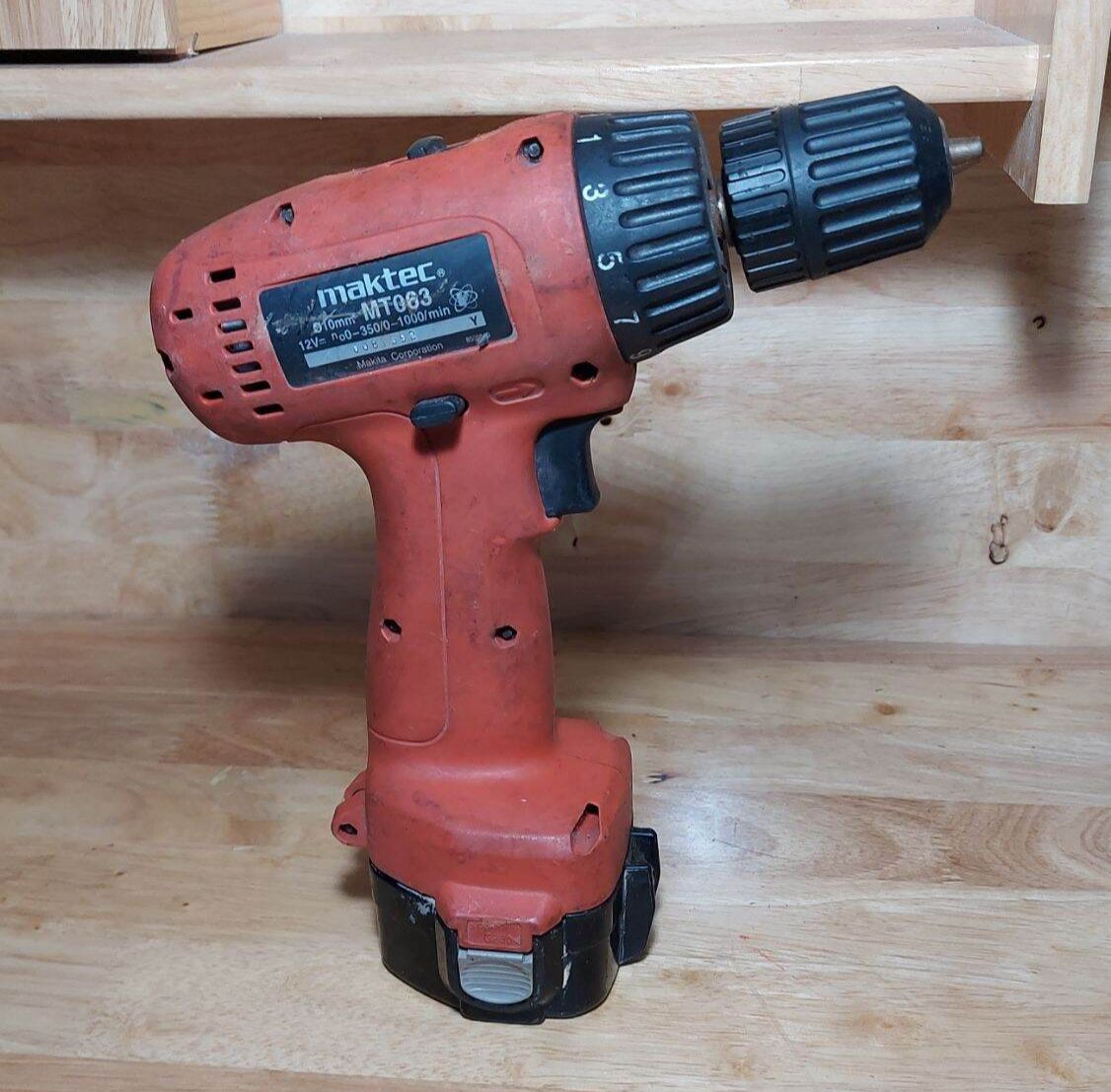 Khoan pin nhật bãi. 1máy+1pin+1sạc