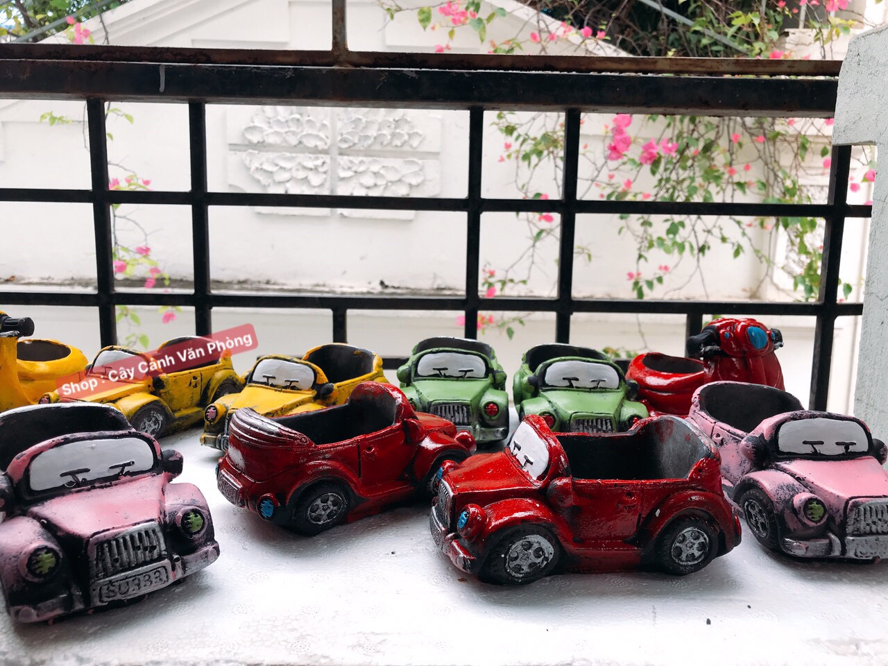 chậu trồng cây hình ô tô con [ tặng kèm đất trồng cây ]