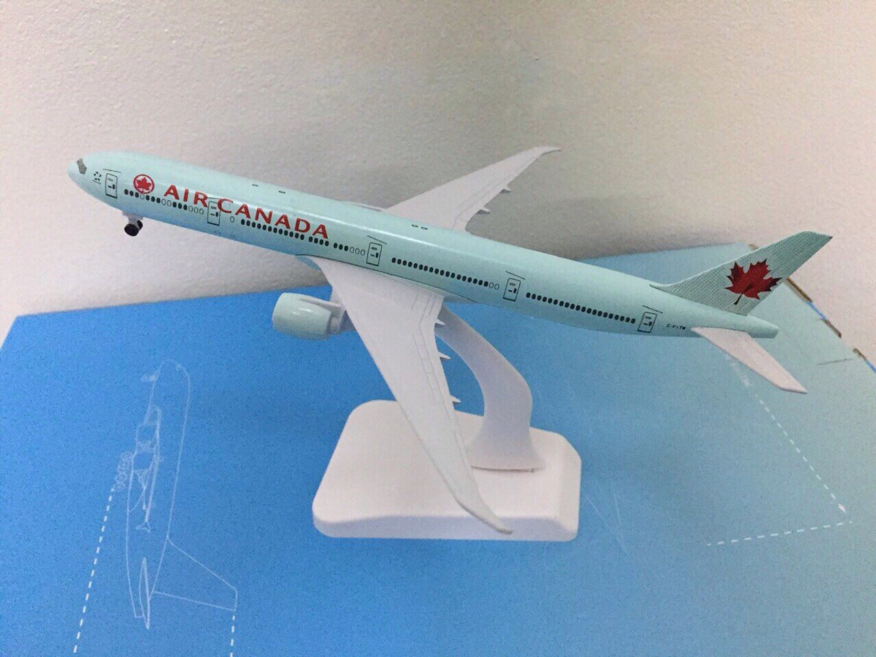 Mô hình máy bay Canada có bánh xe 20cm