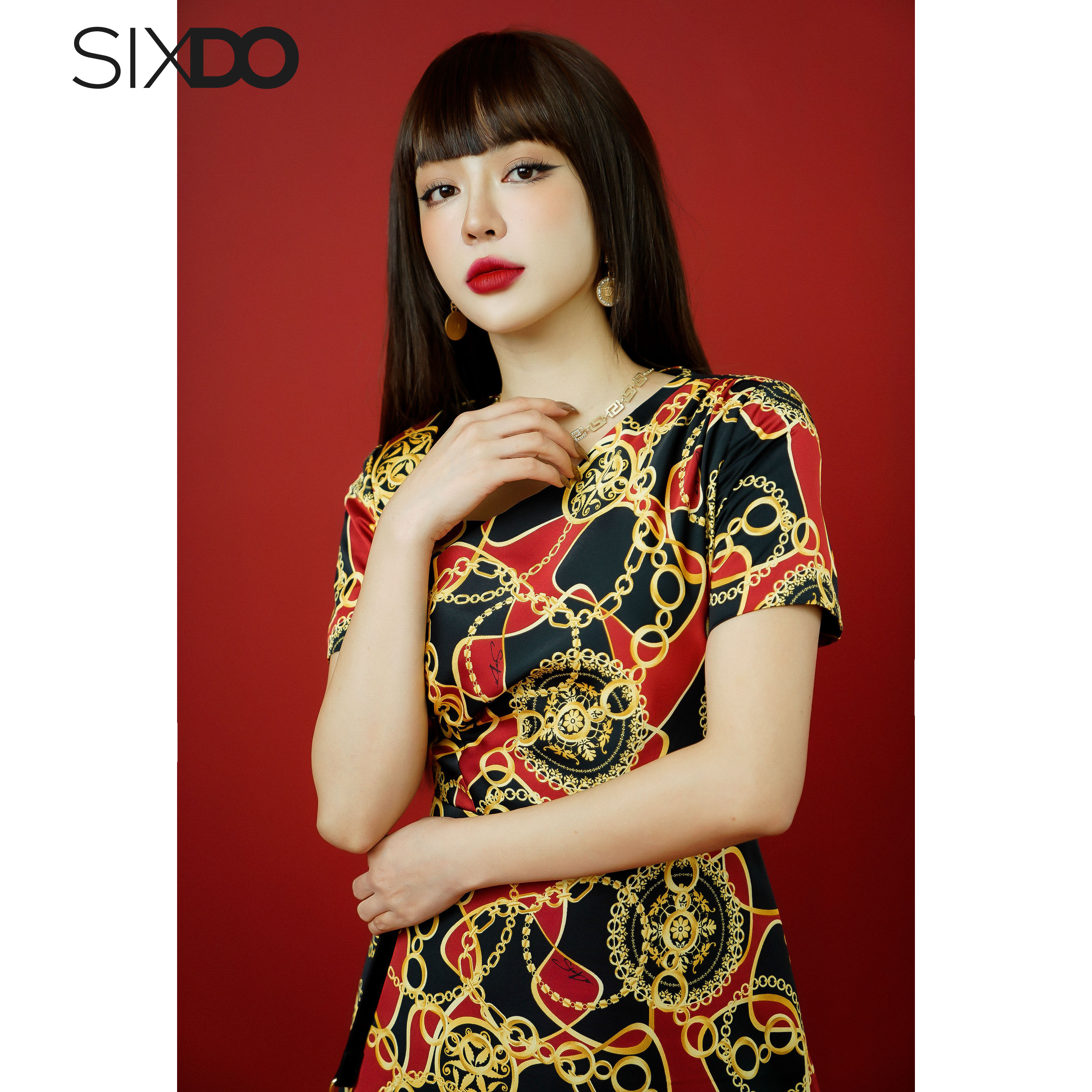 Đầm lụa họa tiết baroque cổ lệch SIXDO (Black Baroque Midi Silk Dress)
