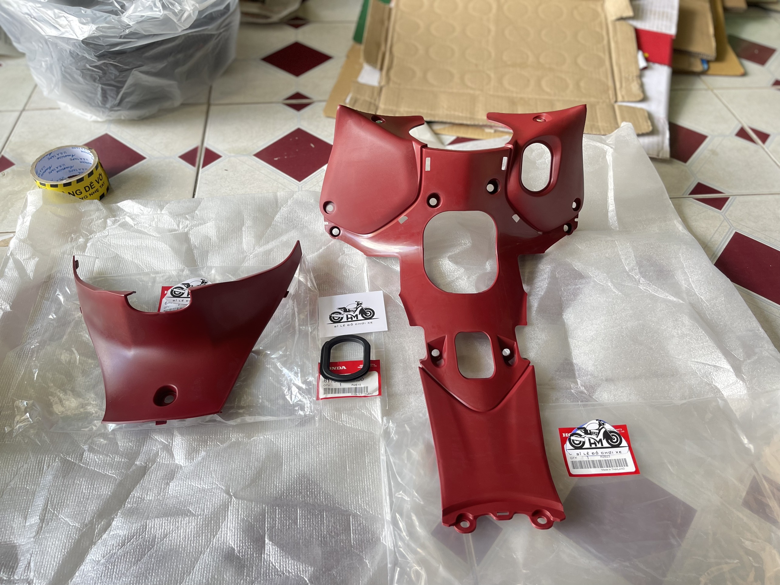 yếm khoá wave125i (đỏ) gắn được future125i đời 2012-2017 (Hàng chính hãng honda Thái)