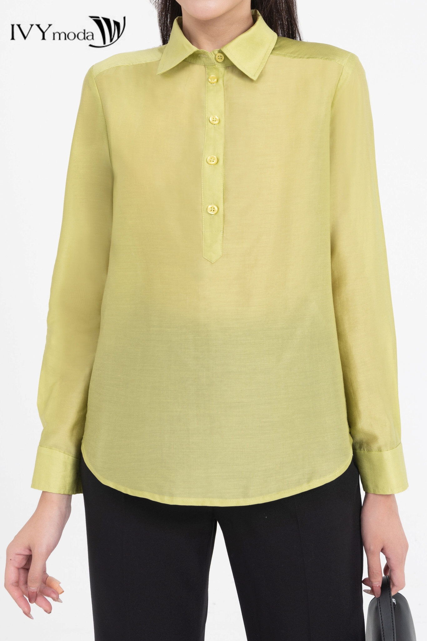 Áo sơ mi lụa dáng suông IVY moda MS 17M8166
