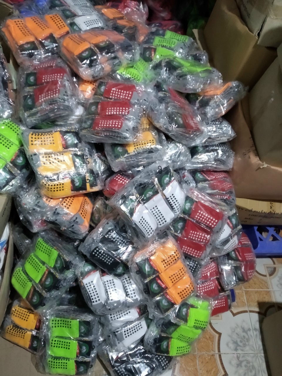 Tất chống trơn, tất chống trượt đá bóng