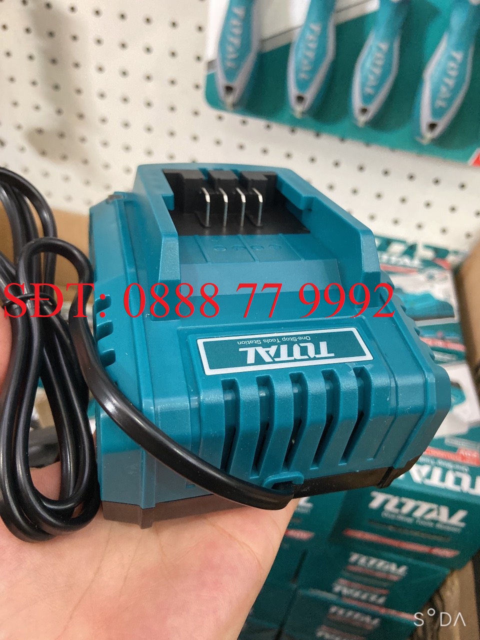 20V CỤC SẠC PIN LI-ION TOTAL - TFCLI2001