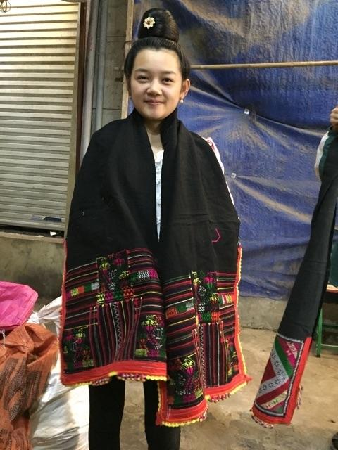 Khăn Piêu Dân  Tộc Thái
