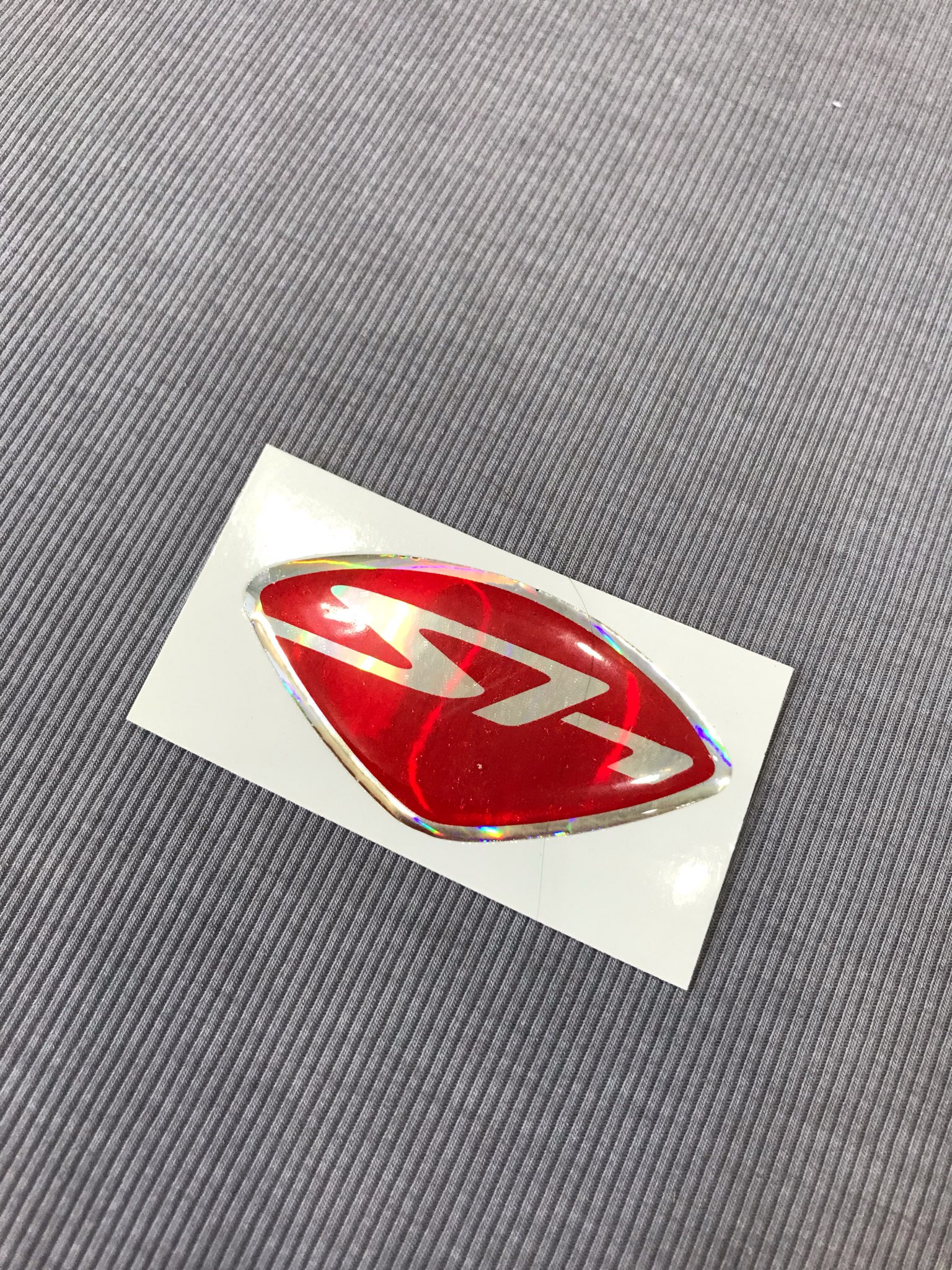 Tem logo SH sắc nét màu đỏ