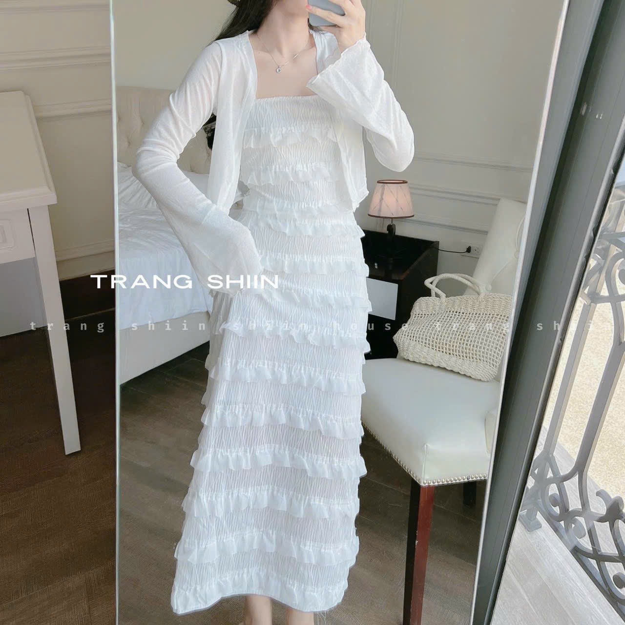 Đầm thời trang nữ mặc đi chơi chất xốp bèo 2 dây maxi kèm áo khoác thun dẻo tay dài trắng đen