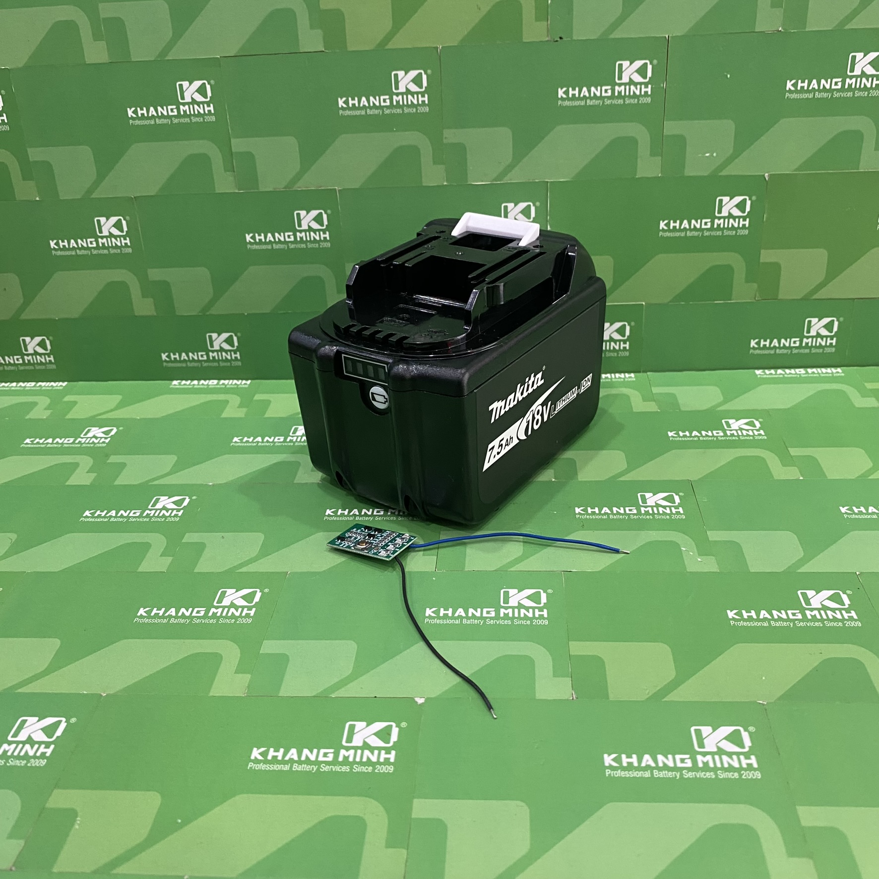Vỏ mạch pin makita 18V 5S 3P Led và nhận sạc zin
