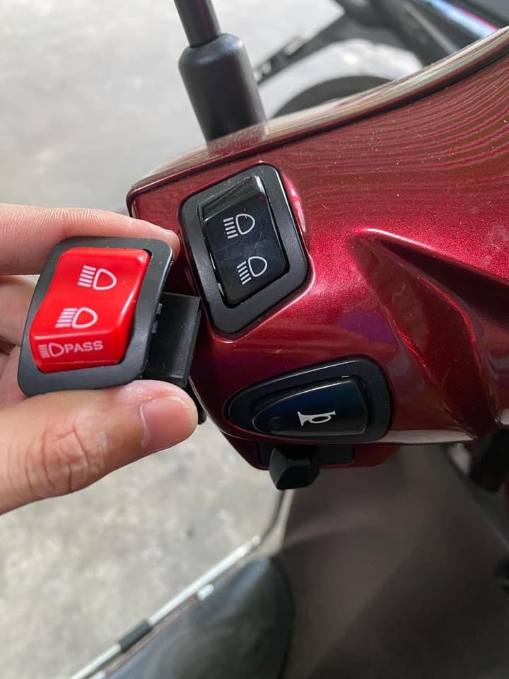 Công Tắc Passing SH Cho AirBlade, Wave, Future ( Kiểu Nút Sh 300i Đỏ) Cho Các Dòng Xe Đá Đèn