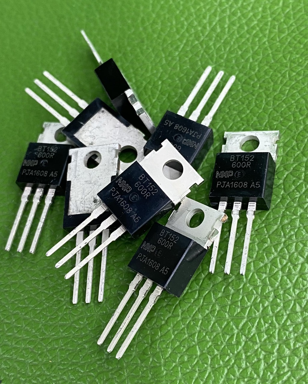Bt152-600r to-220 20a/600v thyristo