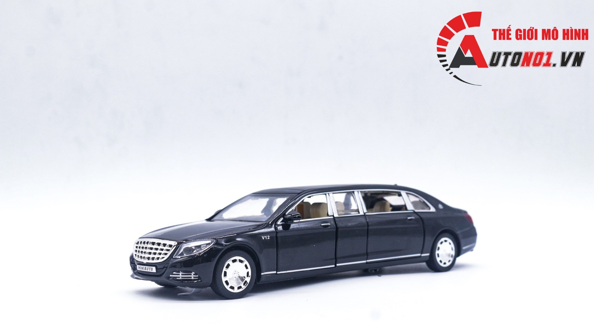 1:32 scale Mercedes Maybach S600 Pullman model