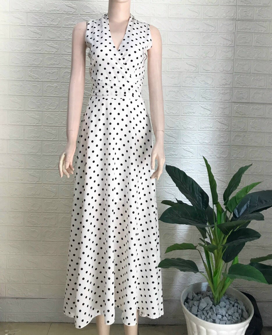 ĐẦM MAXI CHẤM BI CỔ V