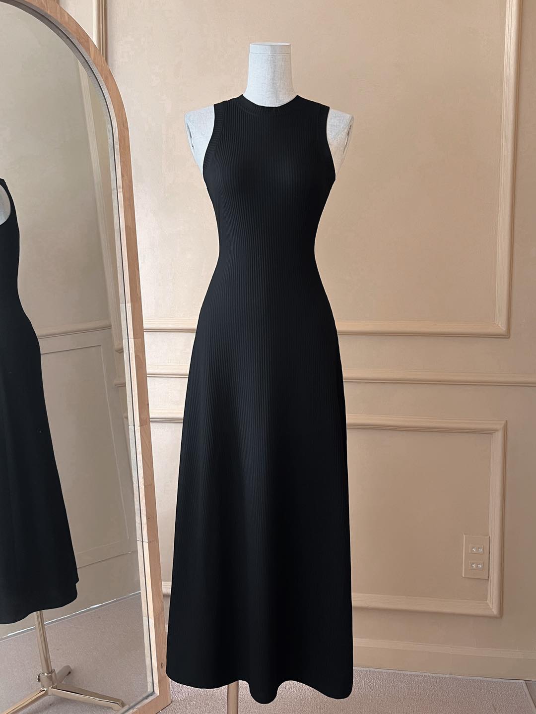 Đầm maxi thun gân cổ tròn kiểu basic thanh lịch