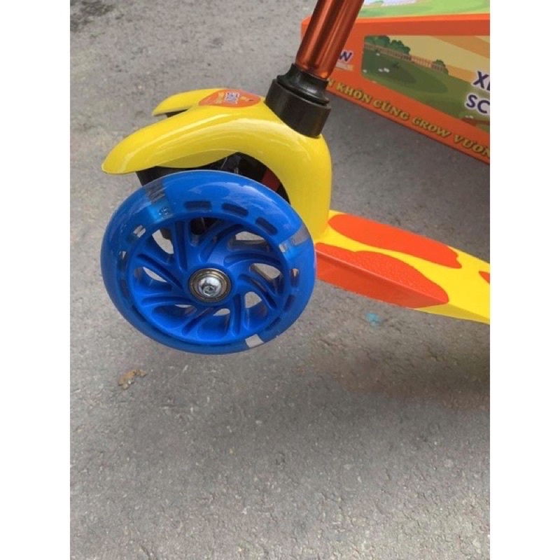 Xe trượt Scooter  3 bánh phát sáng (hkm pediasure & grow)