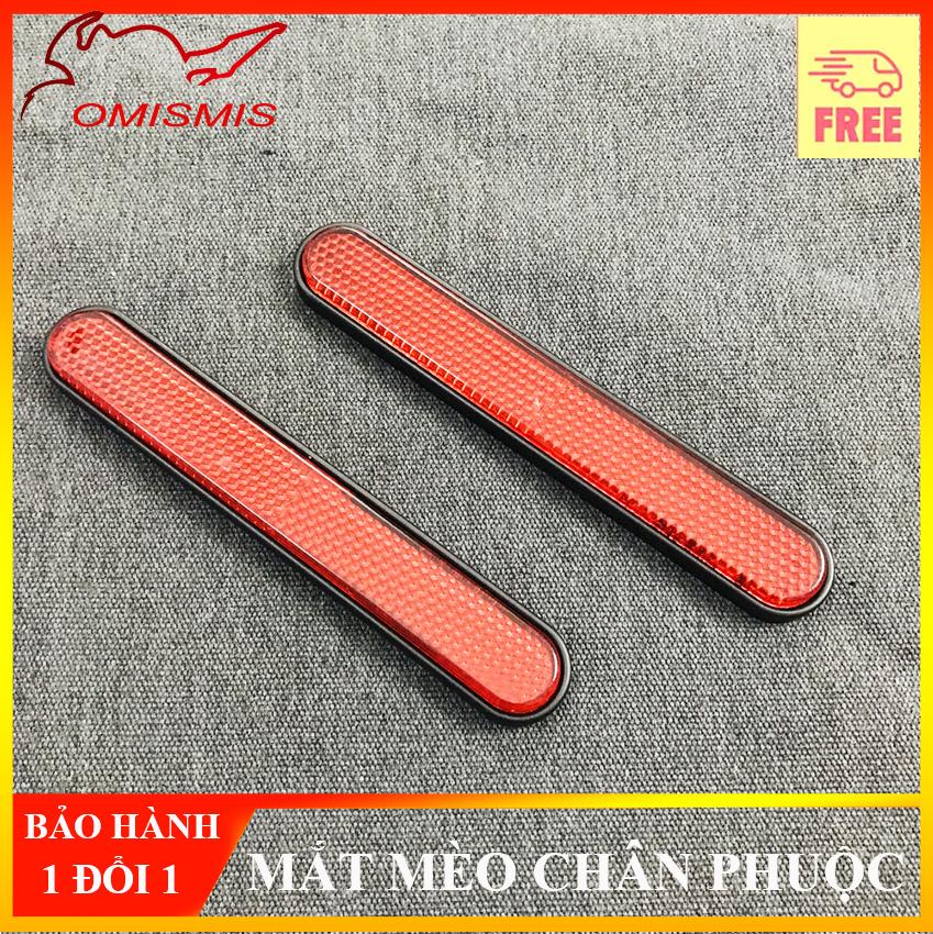 Decal tem trang trí xe mắt mèo dán chân phuộc hoặc được nhiều vị trí trên xe màu đỏ