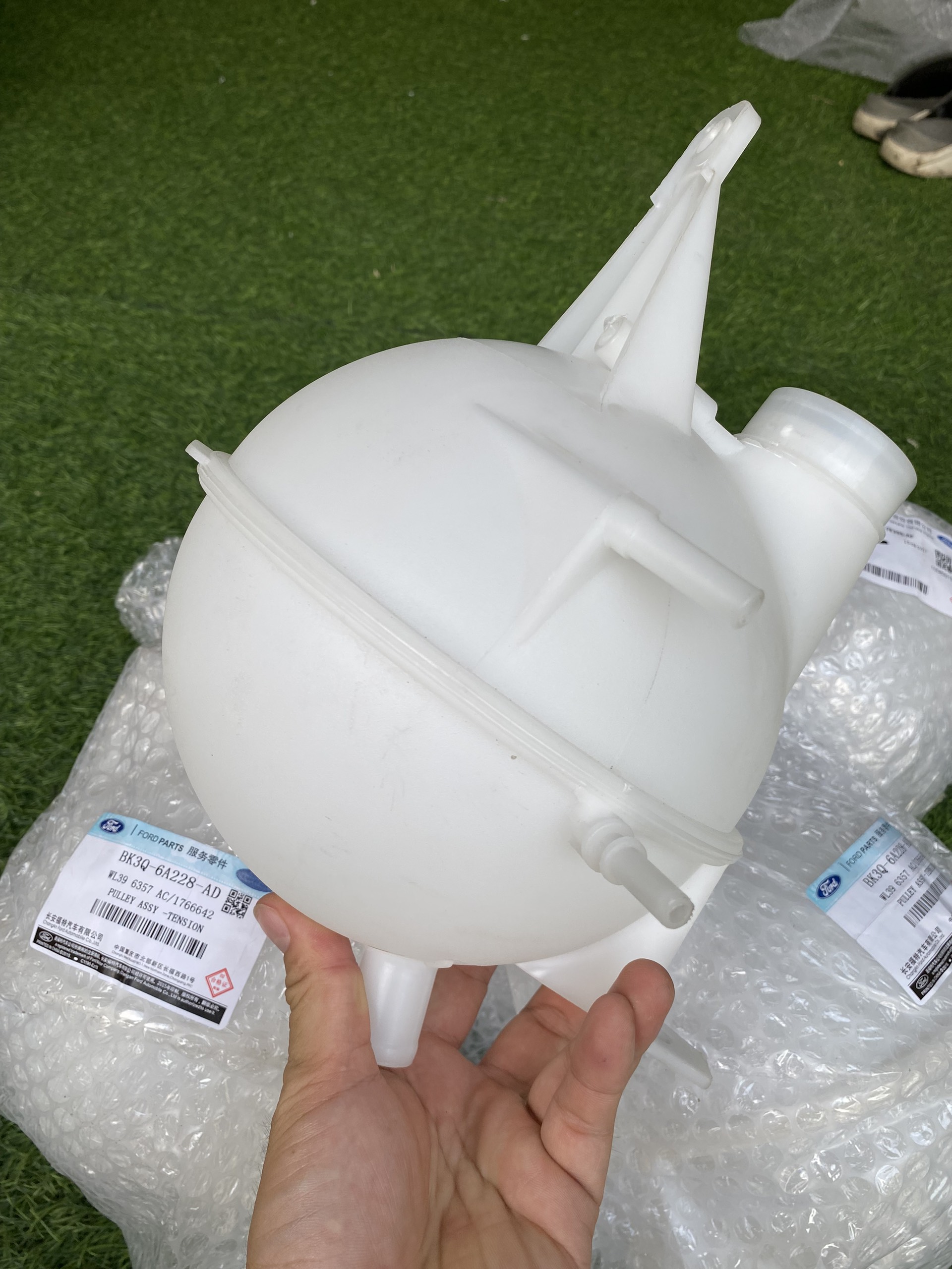 BÌNH NƯỚC PHỤ FORD TRANSIT