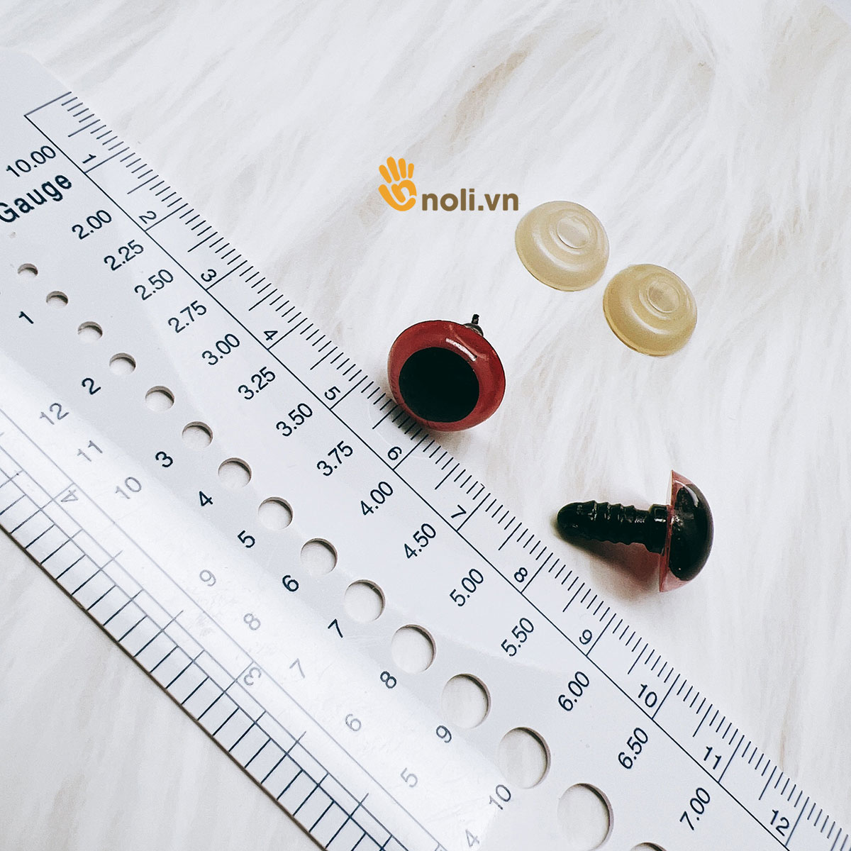 Mắt thú màu đỏ an toàn cho bé