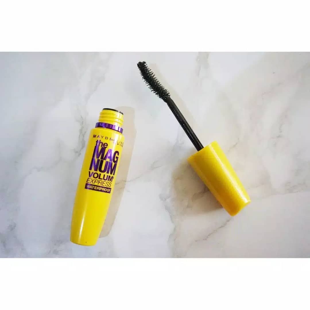 Mascara Maybelline vàng