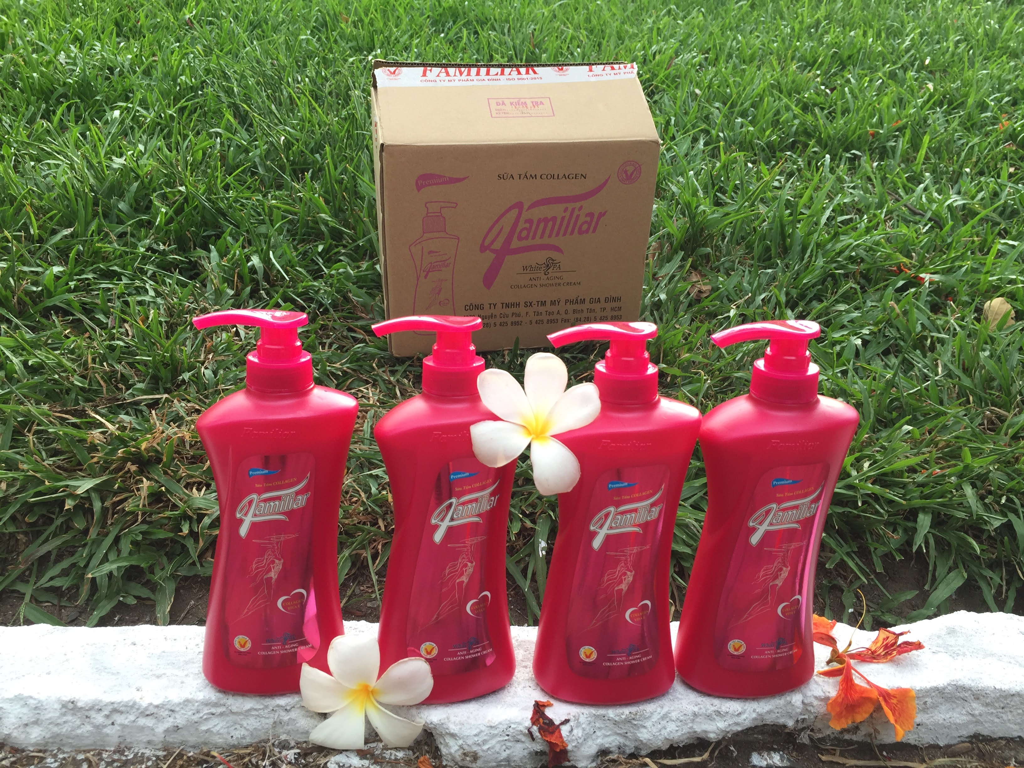 Combo 2 chai sữa tắm Familiar Collagen 550 ml dưỡng trắng thơm da