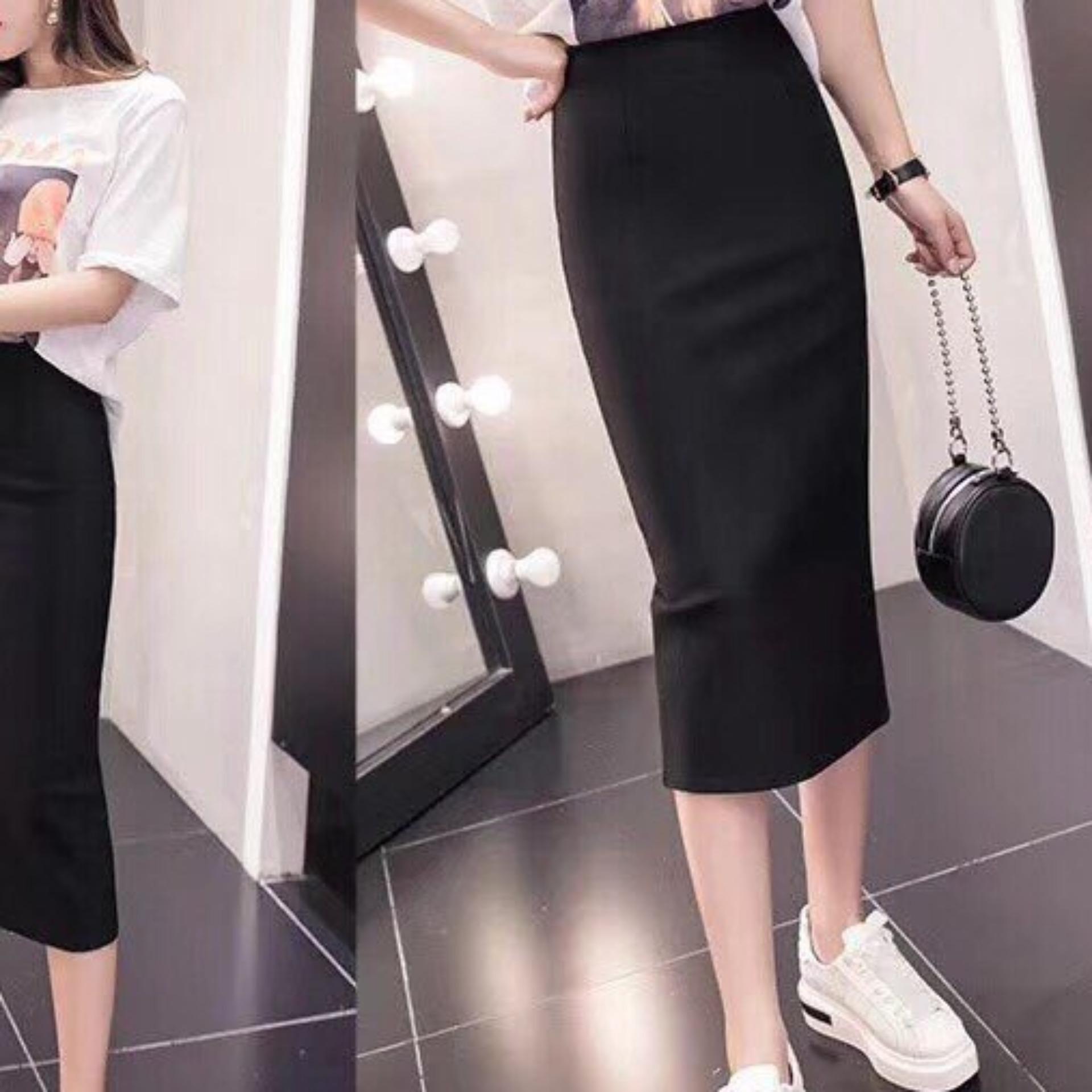 Chân váy ôm dáng dài qua gối. Xẻ sau