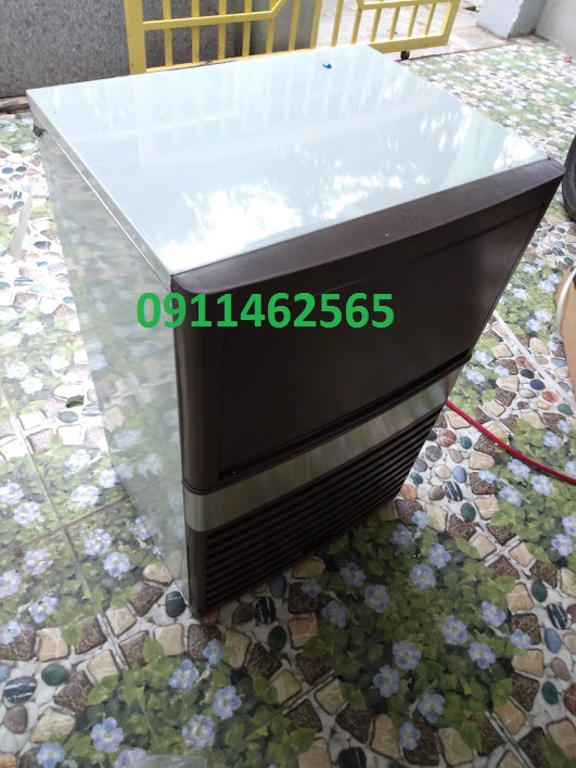 High capacity 68kg/24 hour automatic ice making machine suitable for milk tea coffee shop