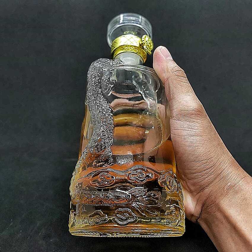 Vỏ Chai Đựng Rượu 500ML cao cấp mẫu rồng nổi - Chai Thủy Tinh Đựng Rượu - Bình Đựng Rượu Thủy Tinh (C3)