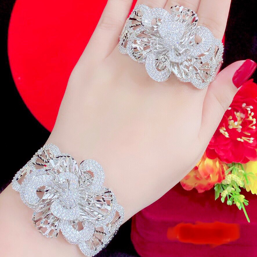 Vòng tay nữ kiểu hoa xoáy mạ bạch kim cao cấp