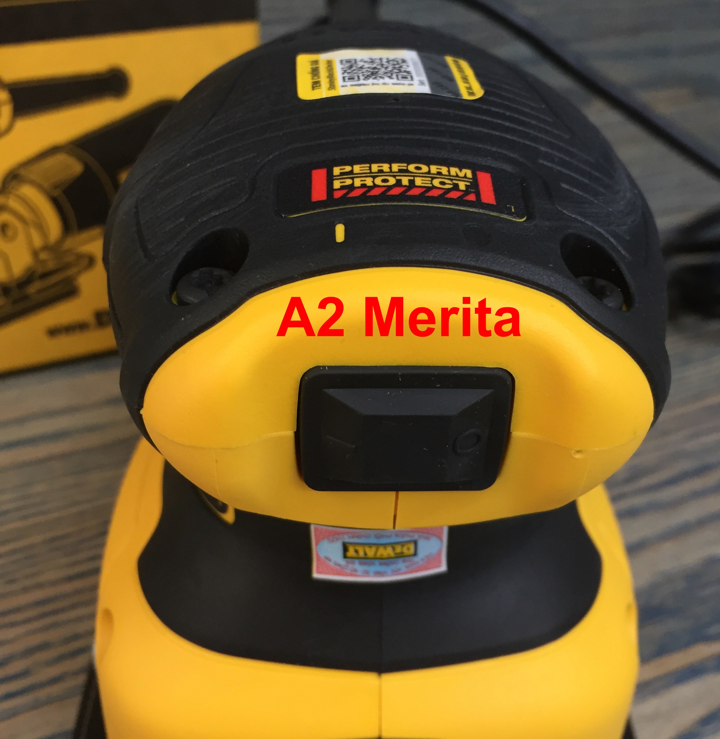 Máy chà nhám cầm tay 230W-1/4" Dewalt DWE6411
