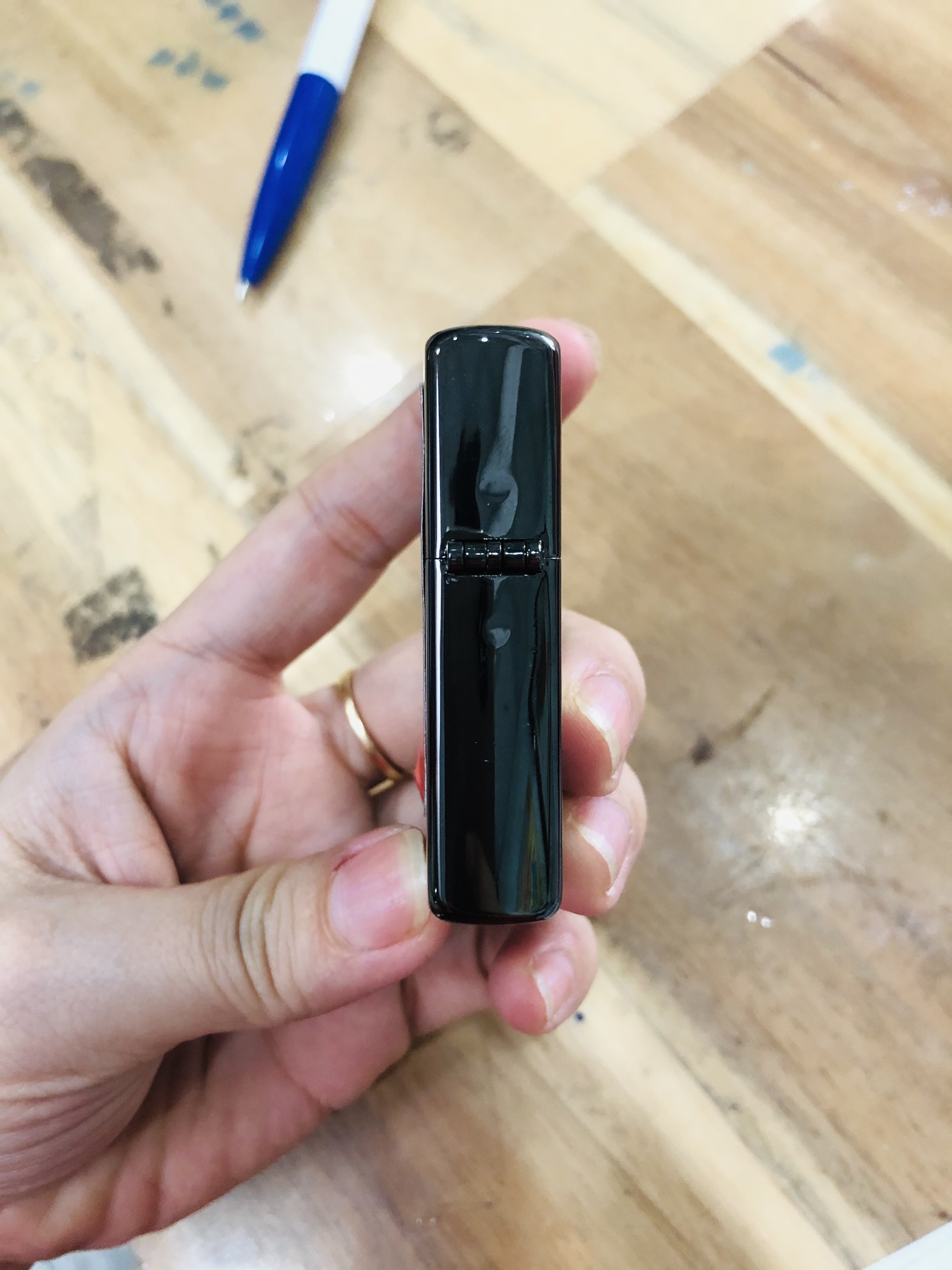 BẬT LỬA ZIPPO CHÓ SÓI ĐEN BÓNG