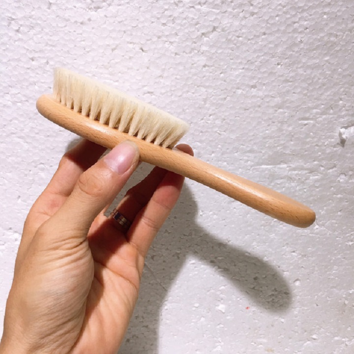 Fade Barber Hair Brush with Wooden Handle Is Extremely Clean