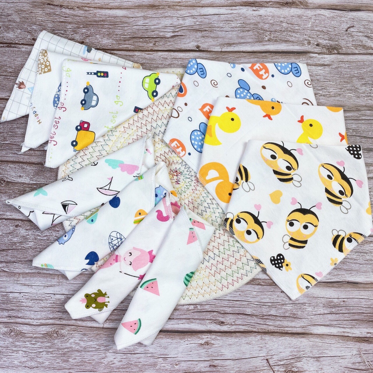 COMBO 5 KHĂN YẾM TAM GIÁC 2 LỚP COTTON NÚT BẤM