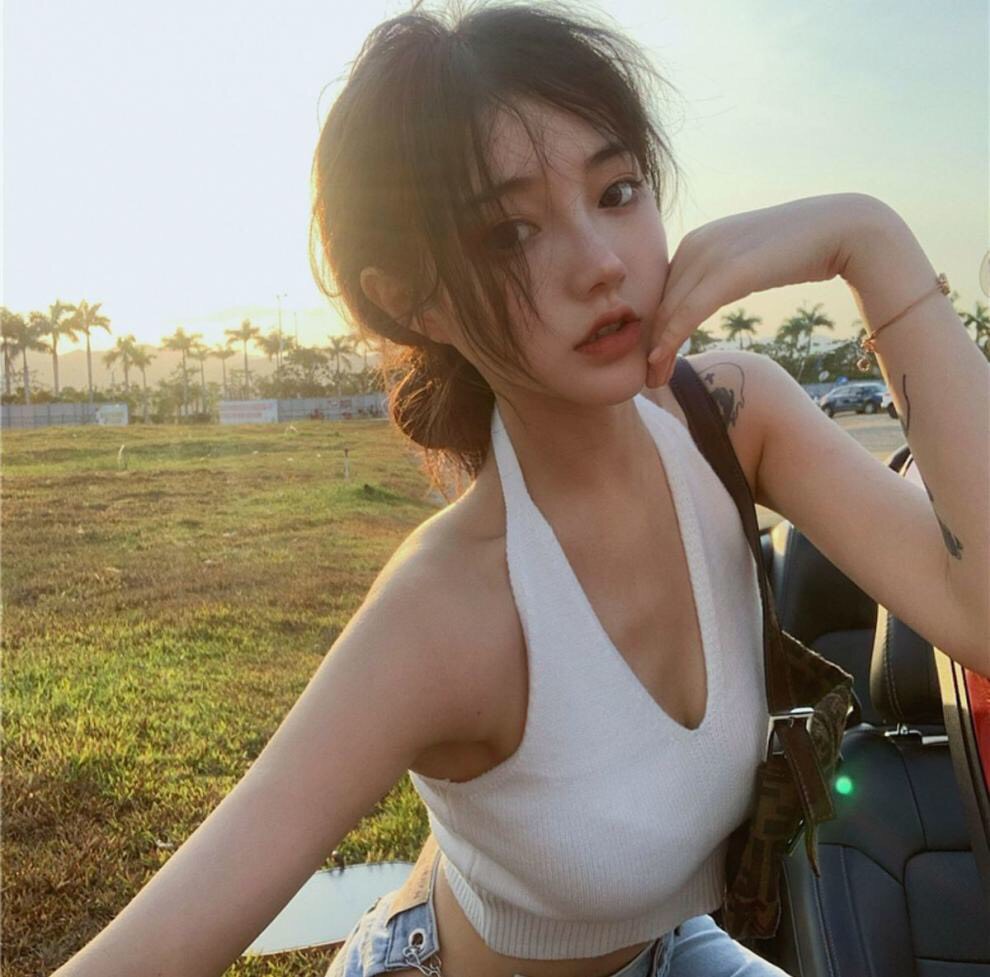 áo yếm dệt kim cổ V