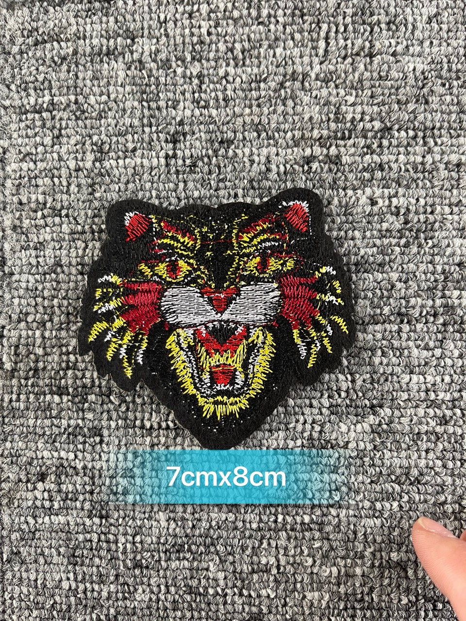 Miếng Sticker Thêu Ủi hình logo sói