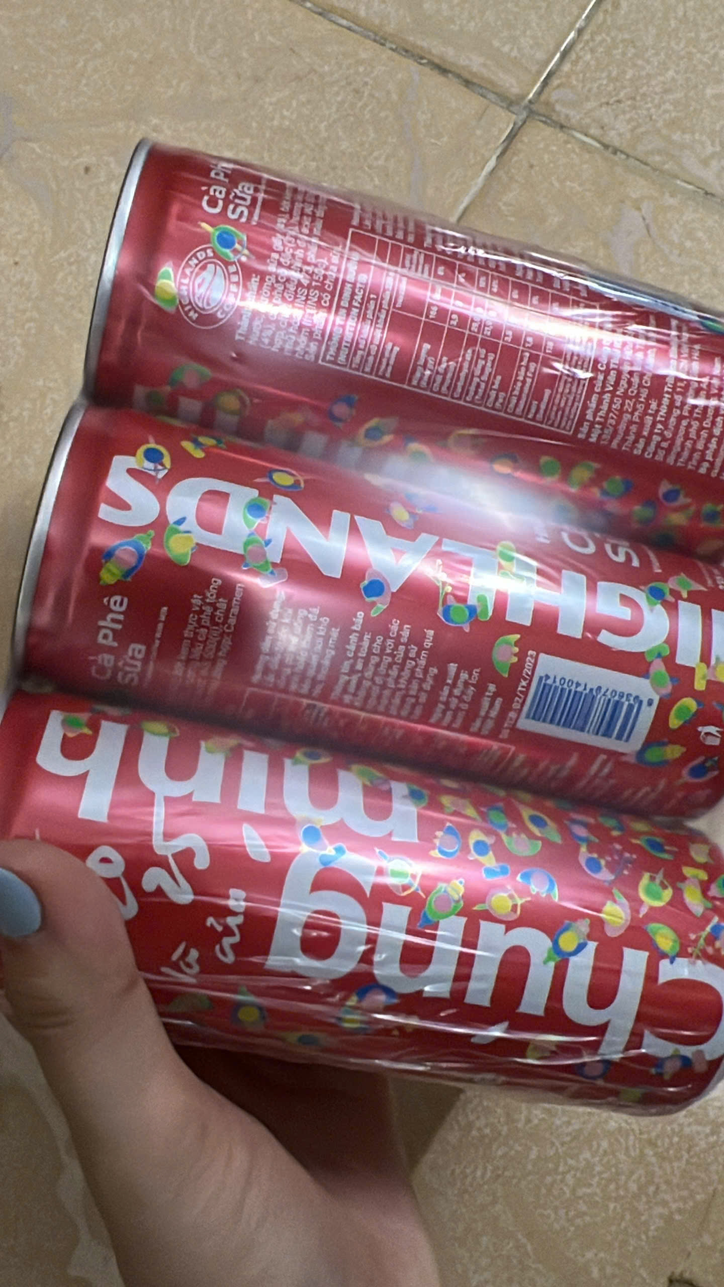 Thùng 24 lon cà phê sữa Highland (mẫu Xuân) Size Lớn 235ml mẫu tết 2025, date mới
