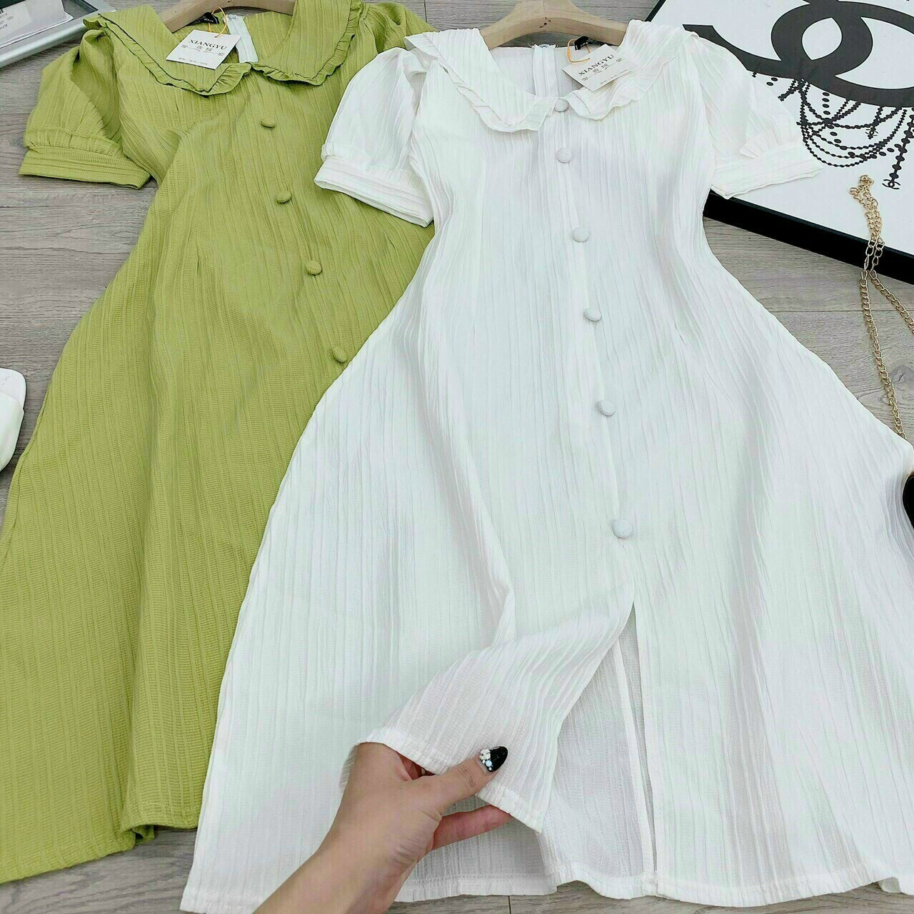 Đầm Chẻ Tà Cổ Lai Bèo Chất Kate Lụa