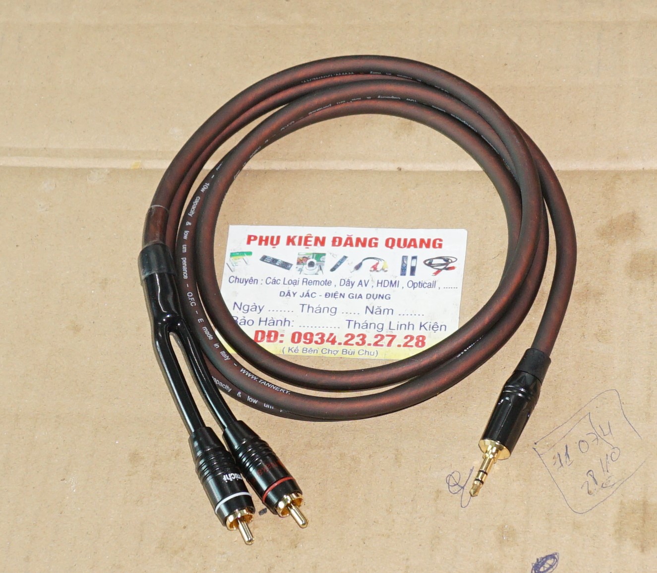 Dây 3.5 ra 2 bông sen 1.5m ( điện thoại cắm xuống amly ) loại tốt