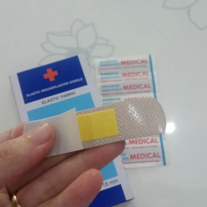 Băng keo cá nhân Chữ Thập (hộp 100 miếng)