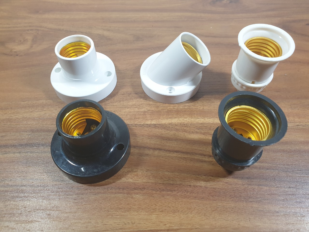 Đuôi đèn xoáy E27 treo, thẳng, vát, xéo (đen, trắng) lõi đồng