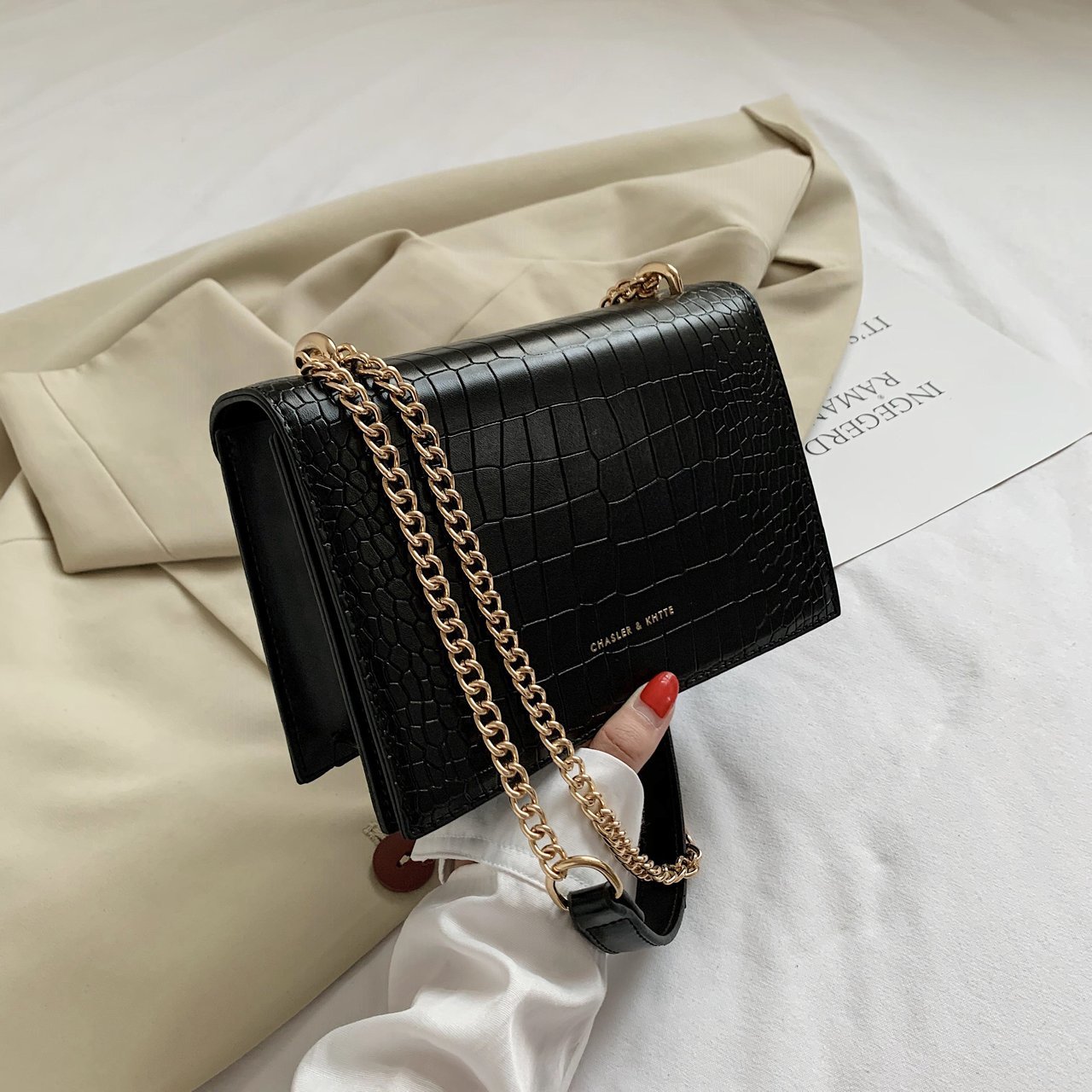 Túi da nữ vân nổi form cứng C&K - MA218