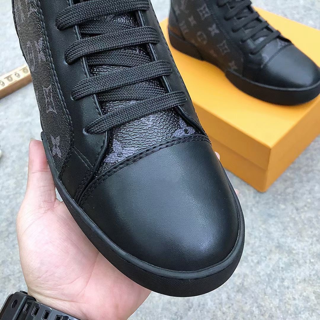 Sneaker cao cổ Louis Vuitton