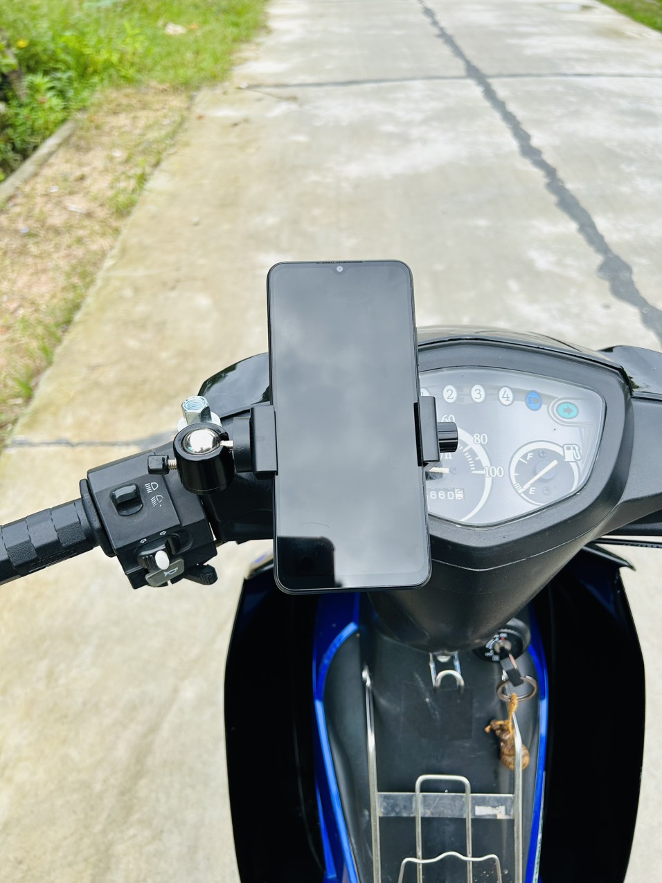 Combo Giá Đỡ Điện Thoại Xe Máy Có Sạc Usb 2 Cổng + Dù mini