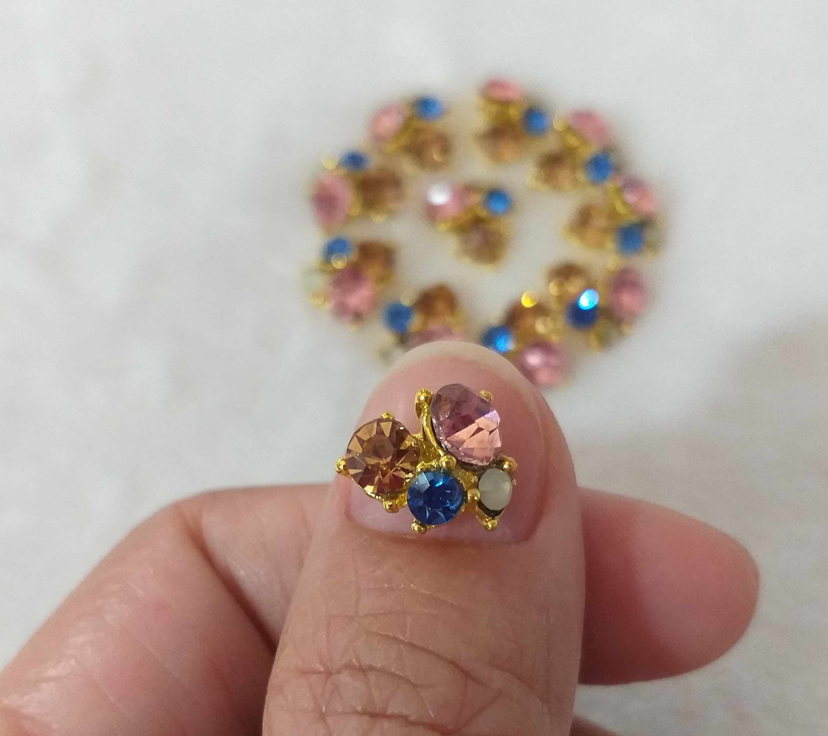 2 VIÊN ĐÁ TRANG TRÍ MÓNG NGHỆ THUẬT (5)