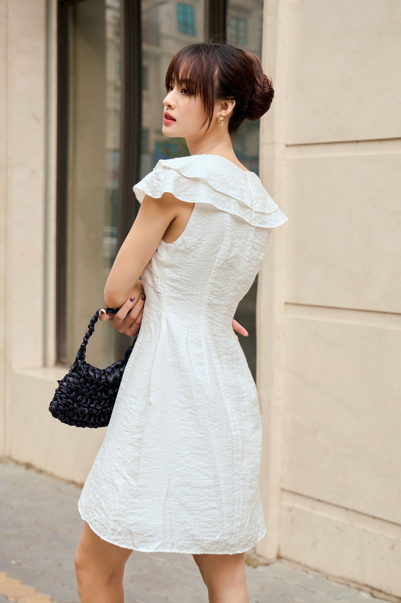 Chỉ 12/12 Sale upto 50% Voucher 15% OLV - Đầm Elysia Ruffle White Dress
