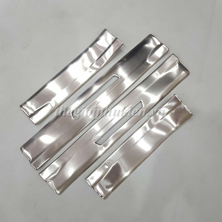 Bộ ốp bậc cửa, nẹp bước inox chân kia sorento – bên trong