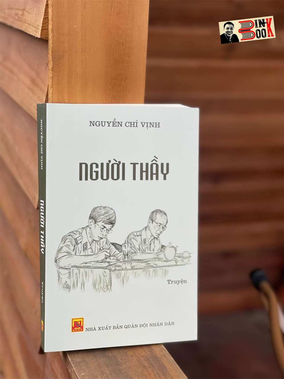 Sách - NGƯỜI THẦY – Nguyễn Chí Vịnh - NXB Quân đội Nhân dân (bìa mềm)
