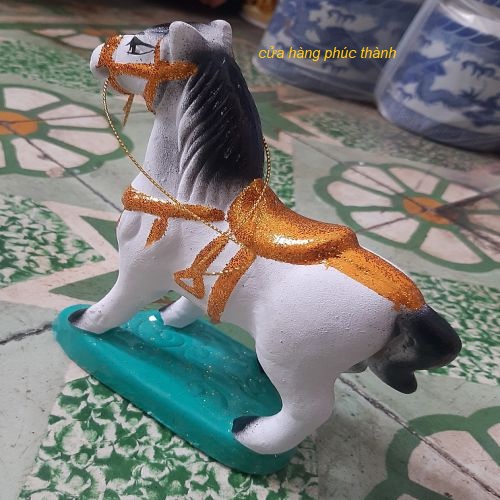 ngựa đất trắng ( đất num )