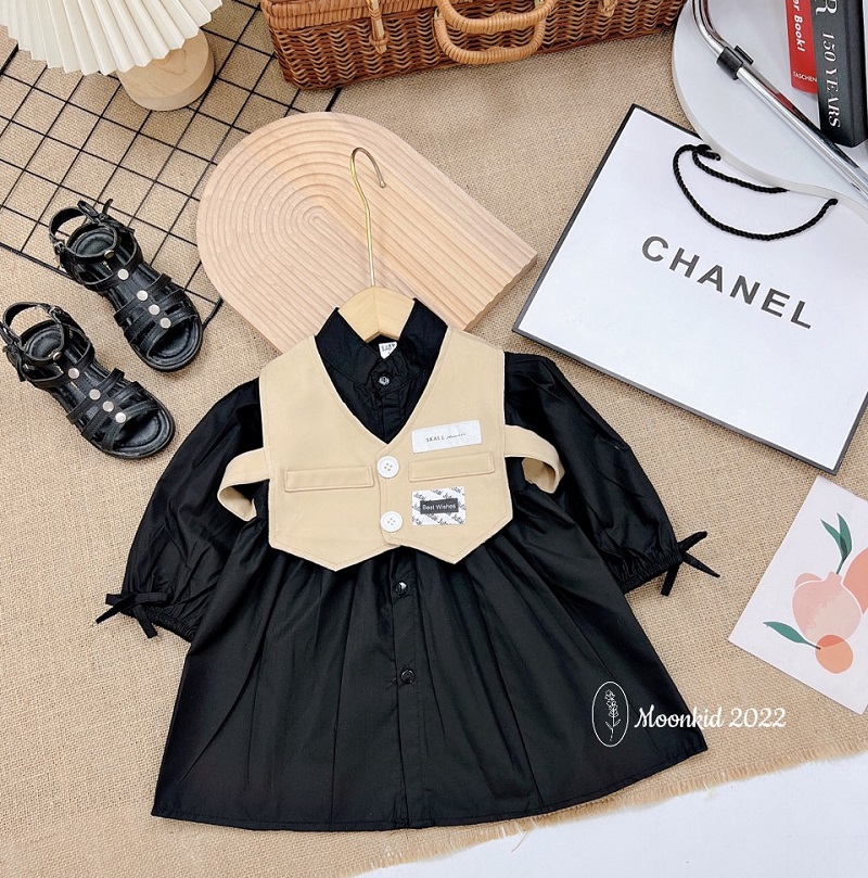 Váy bé gái Babydoll dài tay buộc nơ kèm áo gile 2 mầu Đen và Trắng XHN1052
