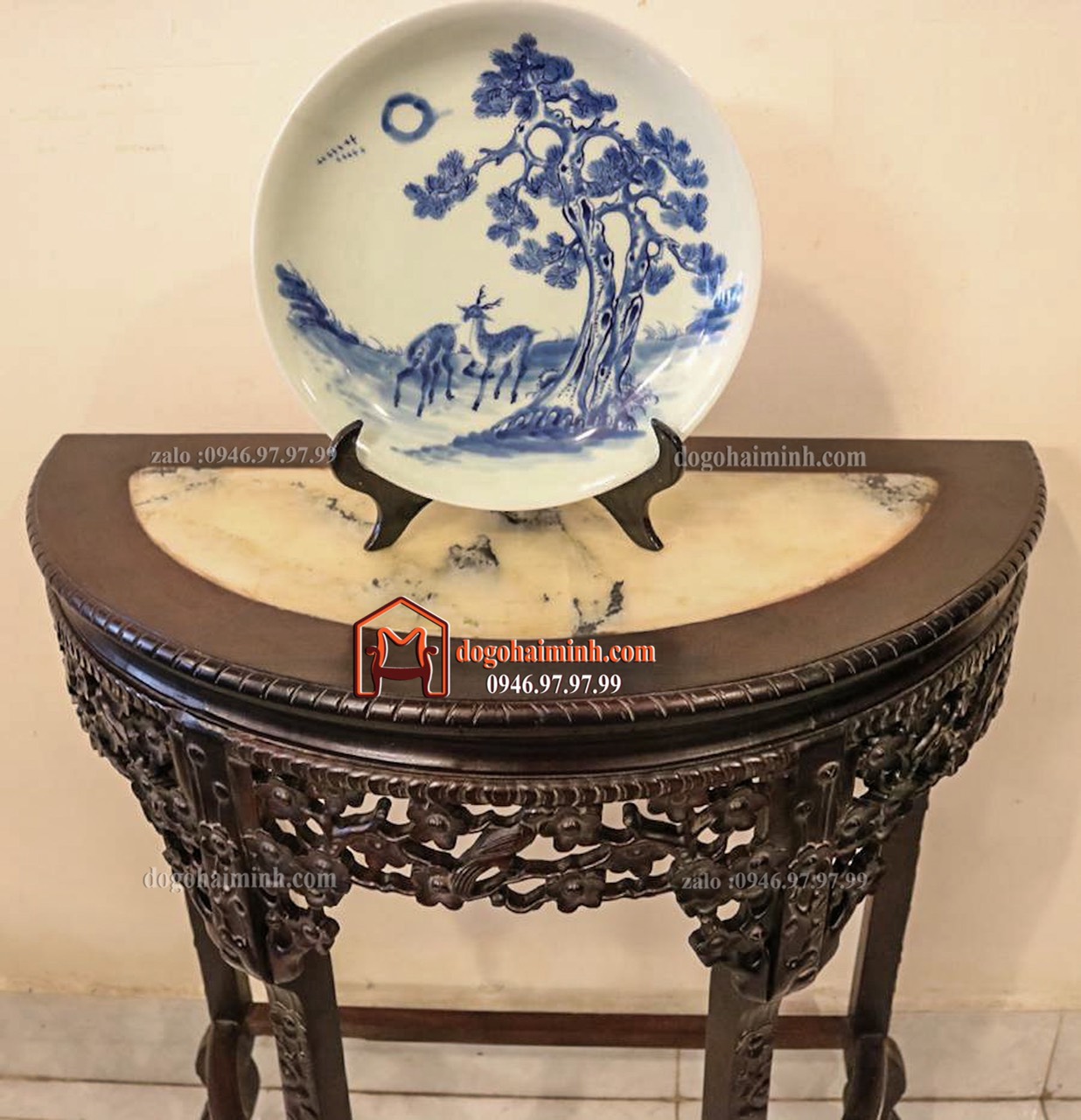Bàn bán nguyệt chạm tích " MAI ĐIỂU "