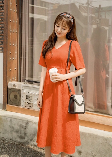 Đầm cam cổ V form dài thắt nơ