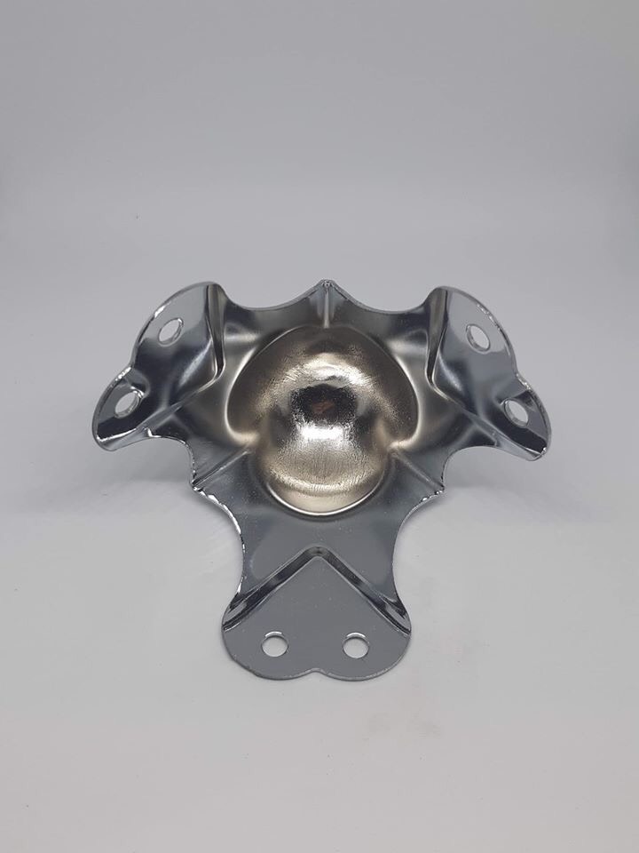 Chụp Góc Cầu Sắt Mạ Inox Sử Dụng Để Lắp Đặt Tủ Đựng Thiết Bị Âm Thanh